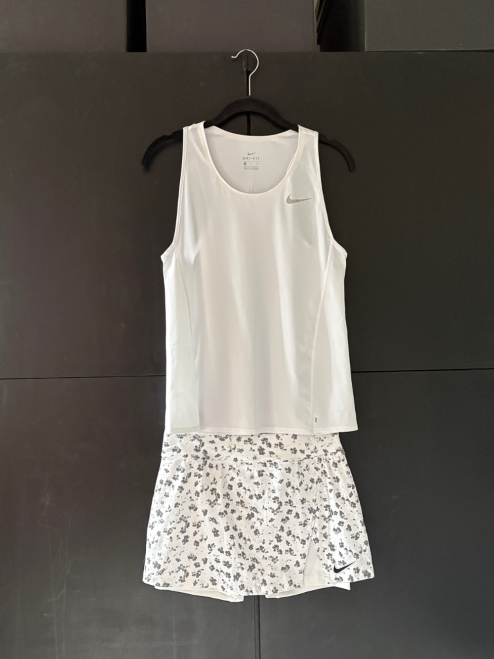 Nike White Tank & Floral Skort Set Size Small EUC
